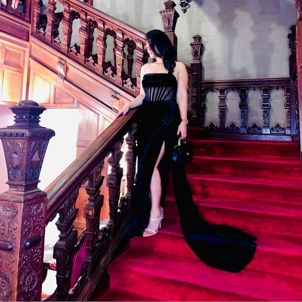Priya Black Draping Corset High Slit Velvet Gown✨💕